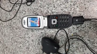 Teléfono Móvil Samsung Clásico Plata/Negro