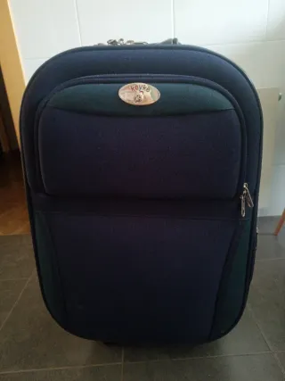 Maleta azul de viaje