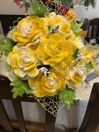 Composizioni floreali in carta crespa