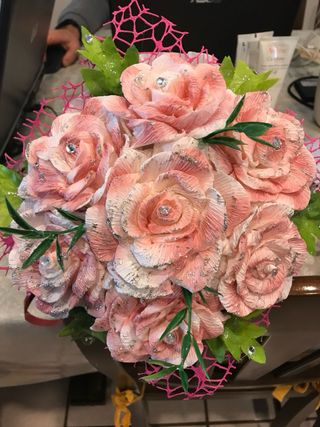 Composizioni floreali in carta crespa