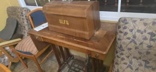 Máquina de coser antigua ALFA