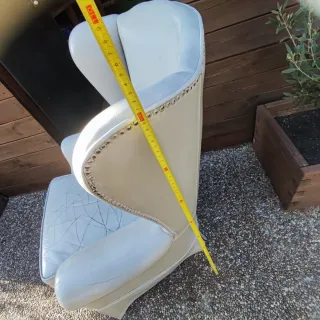 Sillones orejeros de piel blancos