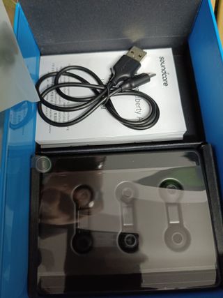 1Soundcore Liberty Air Auriculares inalámbricos con estuche de carga, Bluetooth 5, autonomía de 20 horas, control táctil, sonido mejorado con grafeno