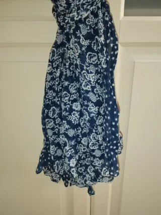 Pañuelo estampado flores azul y blanco