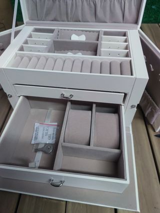 SONGMICS Caja Joyero de 3 Niveles, Navidad, Caja para Joyas con 2 Cajones, con Mini Caja Portátil para Viajar, con Asa, Cerradura, para Joyas, Idea de Regalo, PU Blanco Nube, Forro Beige Arena JBC121W