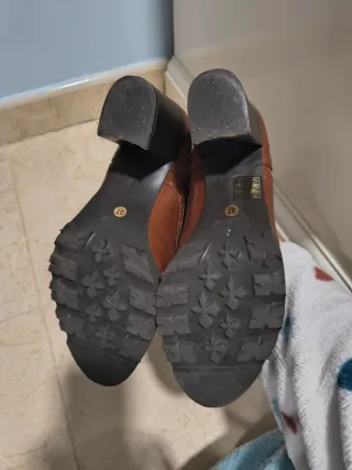 Zapatos de tacón con cordones marrones