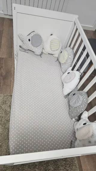 Cojín protector cuna elefante