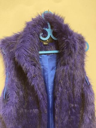 Chaleco pelo sintético azul y negro