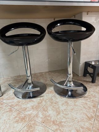 Taburetes de Barra Negros y Plateados