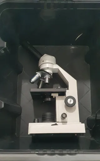 Microscopio Euromex Novex FL-100-LED