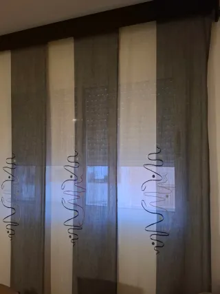 Panel japonés gris y blanco