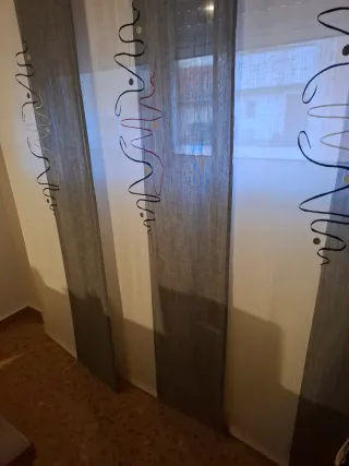 Panel japonés gris y blanco