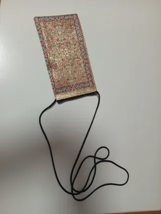 Bolsito para móvil y llaves con diseño de alfombra