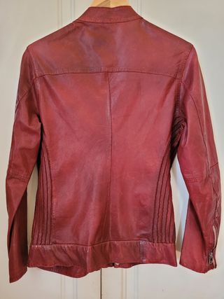 Chaqueta de Piel Roja