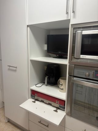 Muebles de cocina blancos y madera