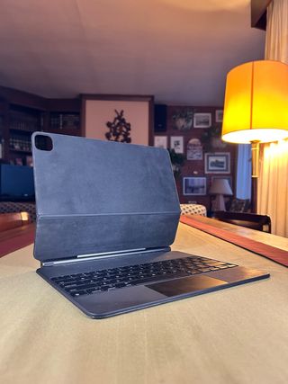 Apple Magic Keyboard 12.9” Negro