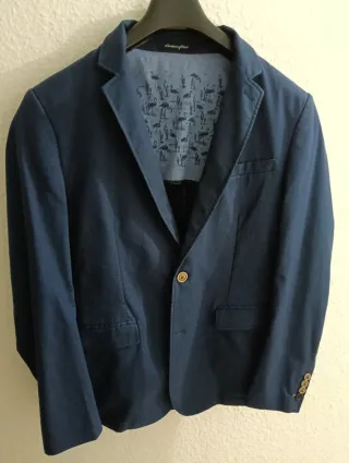 Americana azul con estampado de flamencos