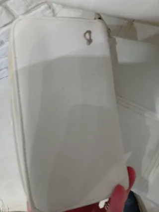 Borsa e portafoglio bianchi