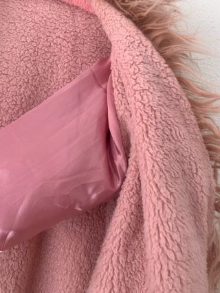 Abrigo pelo rosa Bershka