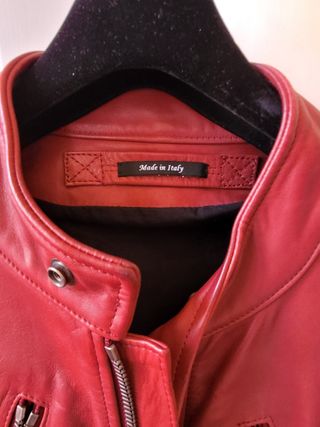 Chaqueta de piel roja