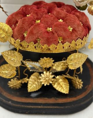 Fanal de cristal con adornos dorados