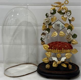 Fanal de cristal con adornos dorados