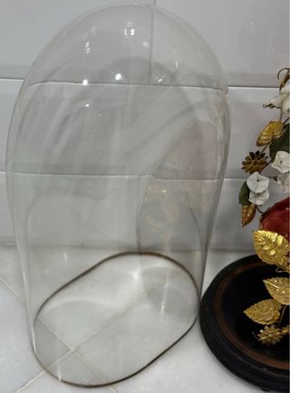 Fanal de cristal con adornos dorados