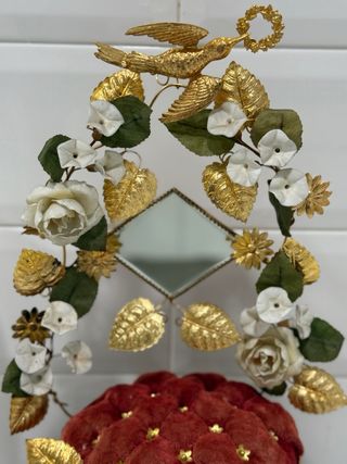 Fanal de cristal con adornos dorados