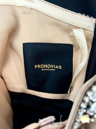Vestido fiesta Pronovias palabra de honor pedrería
