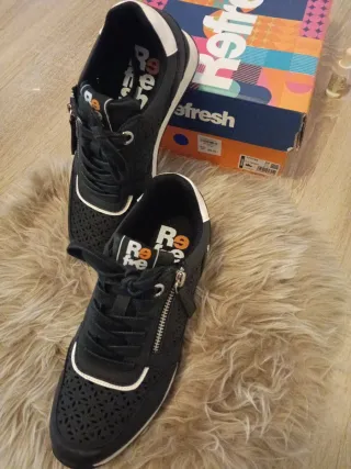 Zapatillas Refresh negras y blancas