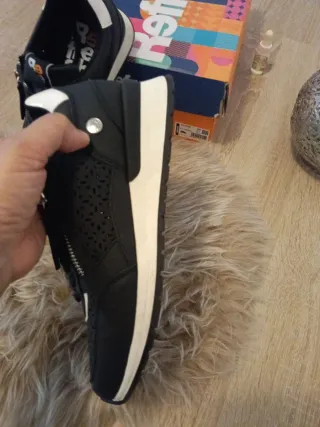 Zapatillas Refresh negras y blancas