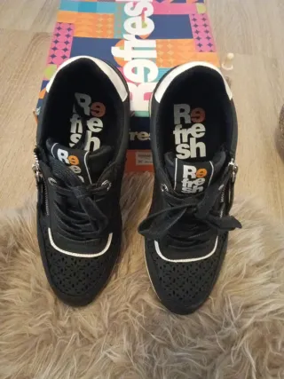 Zapatillas Refresh negras y blancas