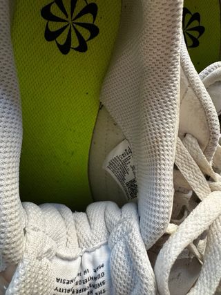 Nike Court Legacy Blancas y Doradas