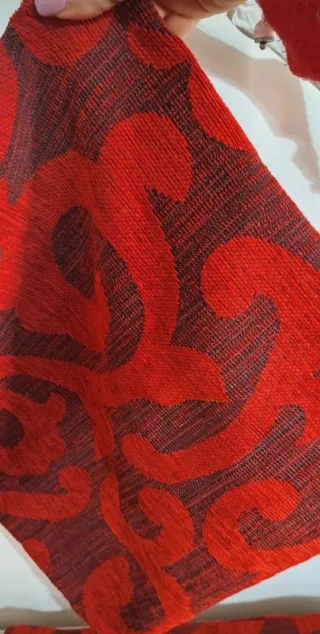 Federe cuscini divano rosse e marroni