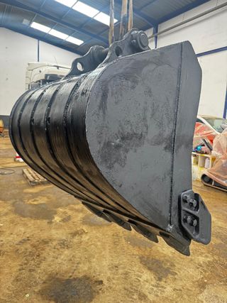 Cazo Excavadora Negro