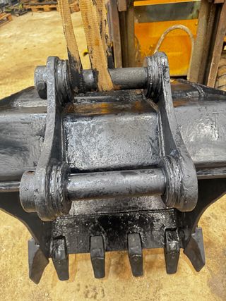 Cazo Excavadora Negro