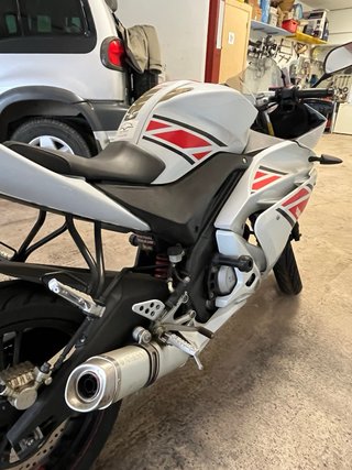 Yamaha R125 Deportiva Blanca y Roja