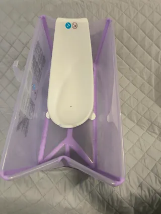 Bañera Stokke con adaptador