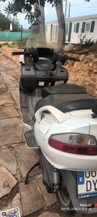 Maxi Scooter Gris y Blanca