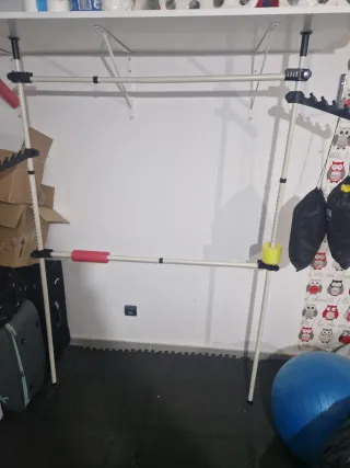 Estructura metálica para colgar ropa