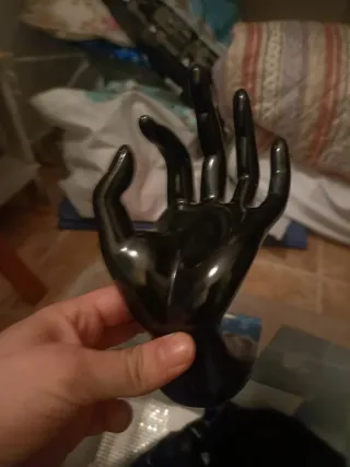 Mano espositore per anelli e gioielli