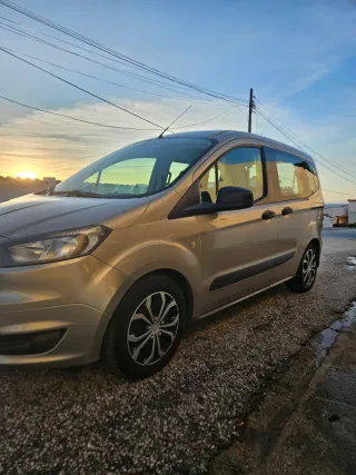 Ford E-Tourneo Courier 2015