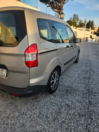 Ford E-Tourneo Courier 2015
