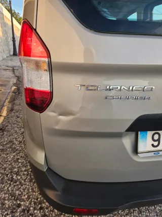 Ford E-Tourneo Courier 2015