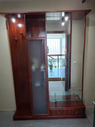 Recibidor madera y cristal