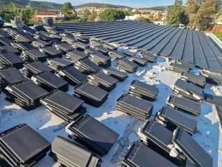 Teja plana de cerámica