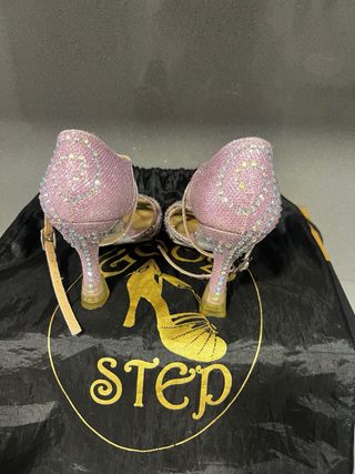 Zapatos de baile rosas y plateados