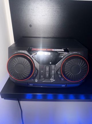 Mini cadena LG 300W Bluetooth USB