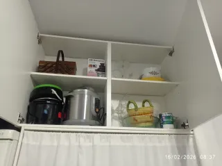 Mueble auxiliar blanco de madera,se puede colgar.