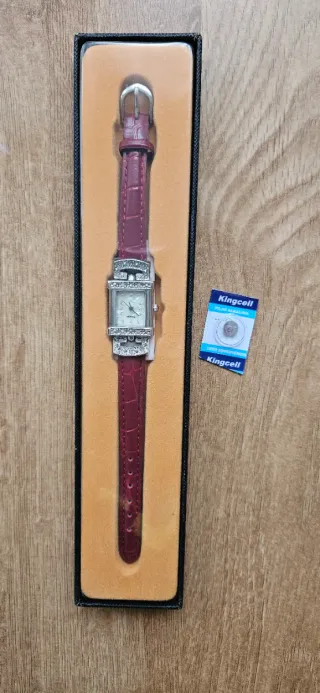 Reloj Mujer Cuarzo Rojo y Plata.